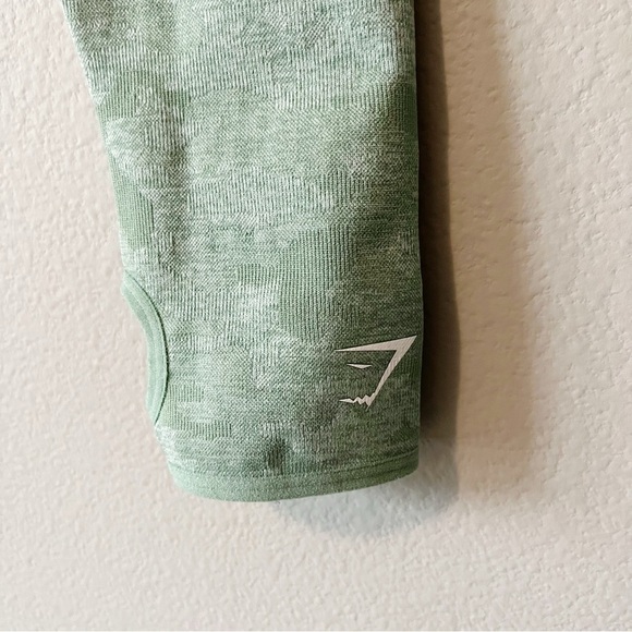 Gymshark Women’s Light Green Camo Print Long Sleeve Crop Workout Top Sz Medium - Picture 4 of 9